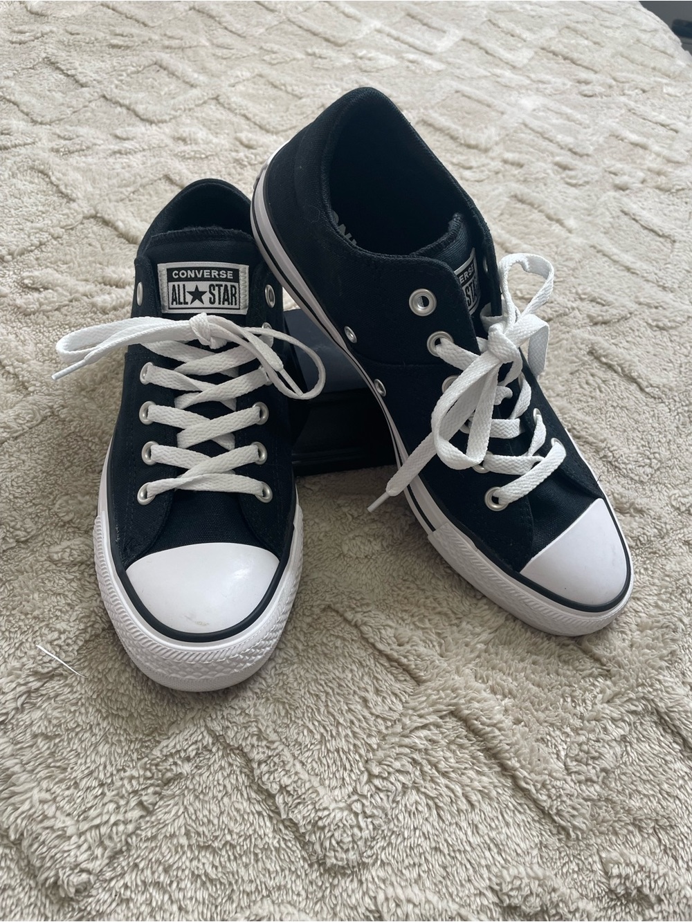 Converse Chuck Taylor All Star Low Top Sneakers - Black/White Size 9.5